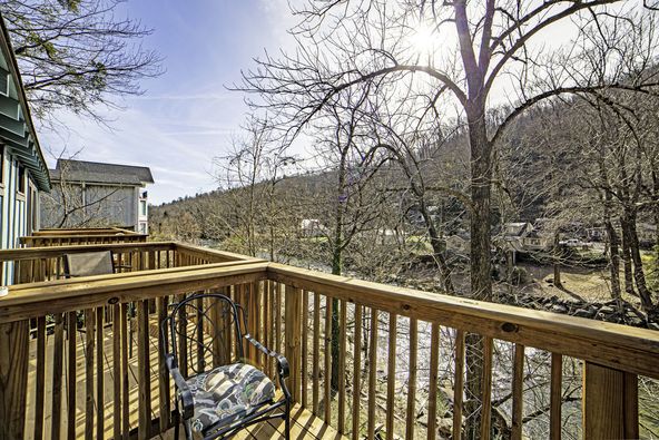 Riverside Lodge at Chimney Rock: 289 Main St, Chimney Rock, NC 28720